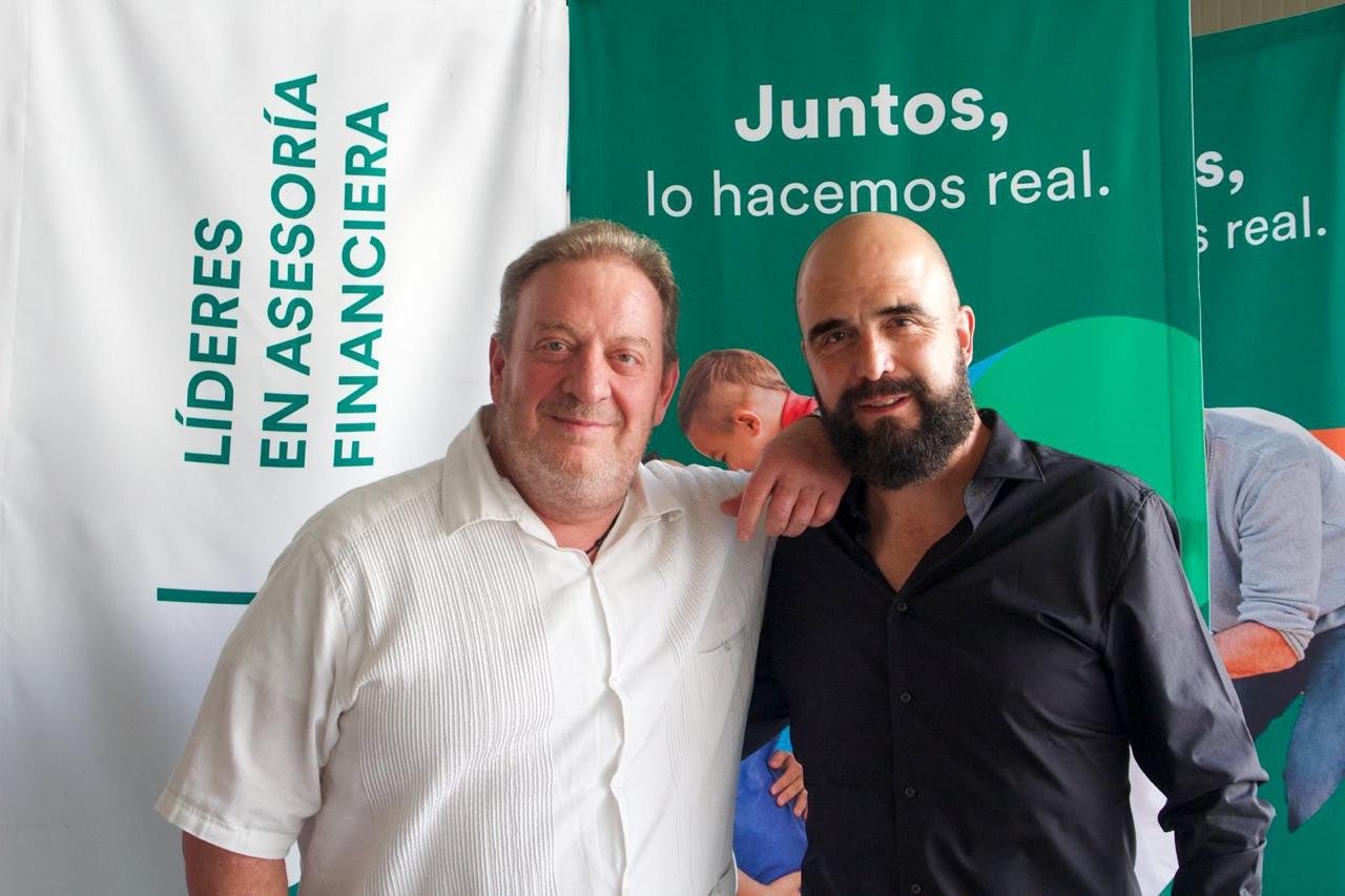 Ed Martin con Marcus Dantus en un evento de networking